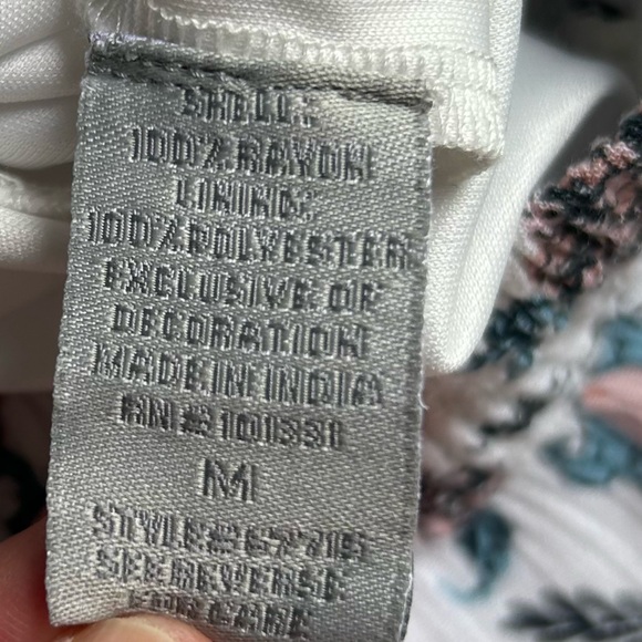 Charlotte Russe Shorts, White w/Pink &Bkye Floral Pattern, size Medium - Picture 10 of 11